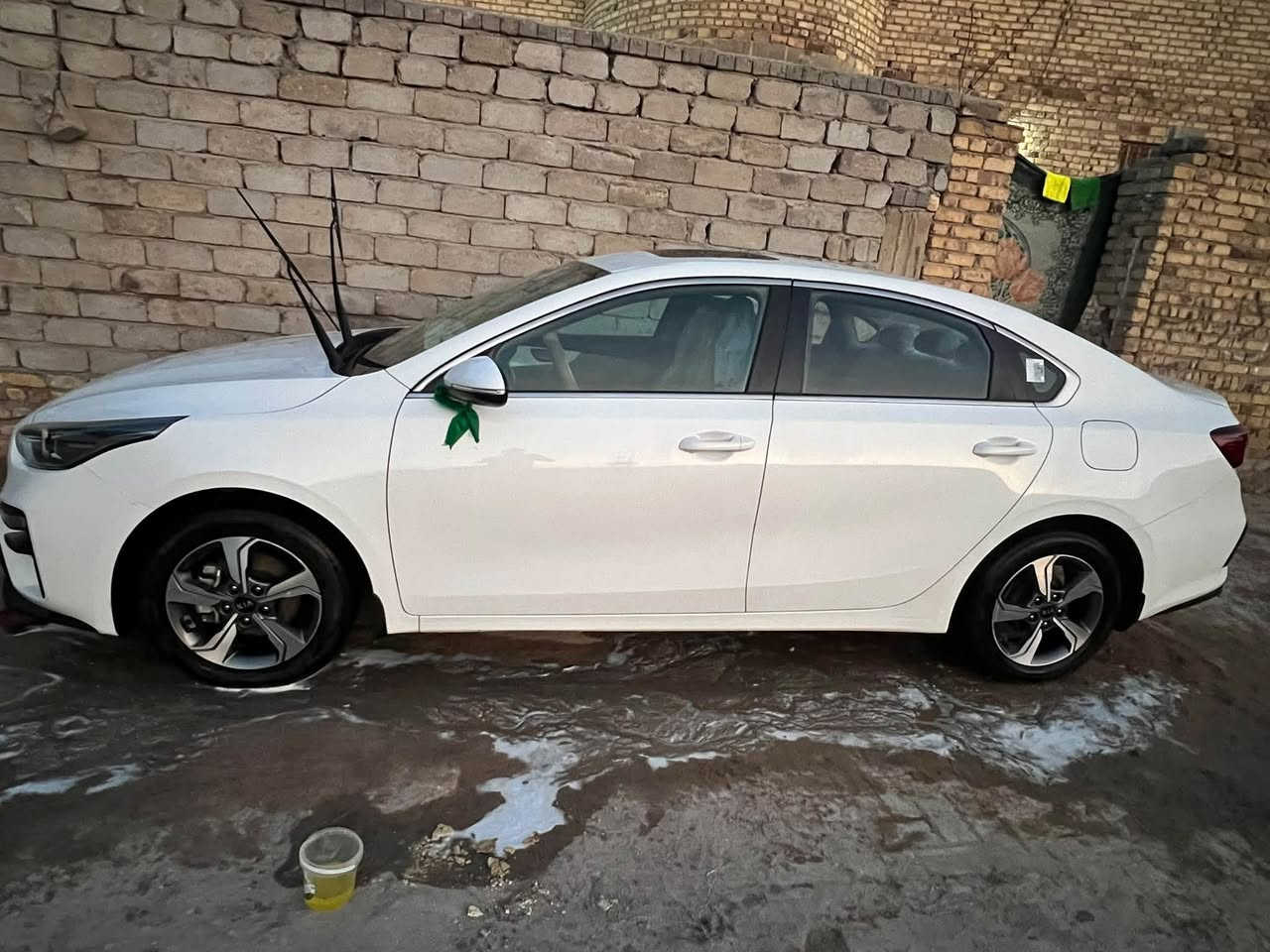 كيا سيراتو 2020 خليجي 🇦🇪
رقم بغداد
المواصفات :
▫️ وارد خليجي
▫️ محرك 1600 DOHC اقتصادية جدا
▫️ ماشية 135 الف 
▫️ - داخل لونين -فتحة سقف - شاشة - اشاير بلمري ومري  كهرباء - تبريد خير من الله 

سيارة جاهزة من كلشي مكانه ديوانيه الحمزه الشرقي

السعر : خاص
او الاتصال 
***********
￼
