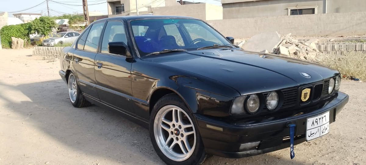 سلام عليكم 
للبيع او مراوس اخذ فرق 
بي ام 520 گير عادي 
رقم اربيل اب اسمي شرط تحويل وكاله 
السياره گير محرك اب شرط
السياره بدون نواقص 
السياره ضررها جاملغ السكن بدون دواخل 
السياره خير من الله 
سعره 47 وبي مجال 
مكاني كركوك 
*********** الحويقة, كركوك
