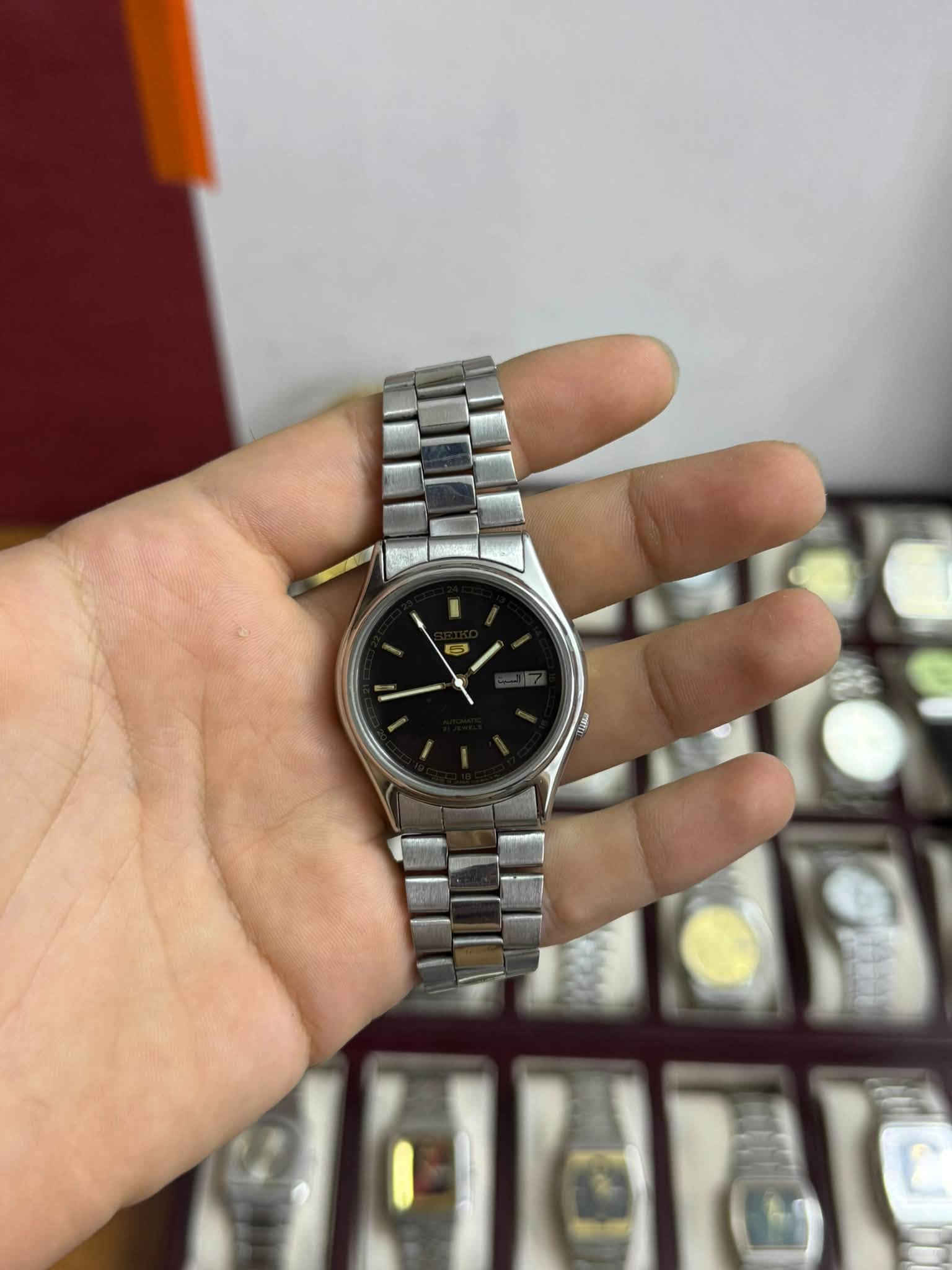 مجموعه ساعات
كل قطعه وسعرها دزلي صوره الساعه خاص يندزلك سعرها

للحجز والاستفسار يرجى مراسلتنا خاص او على الرقم الاتي
***********
