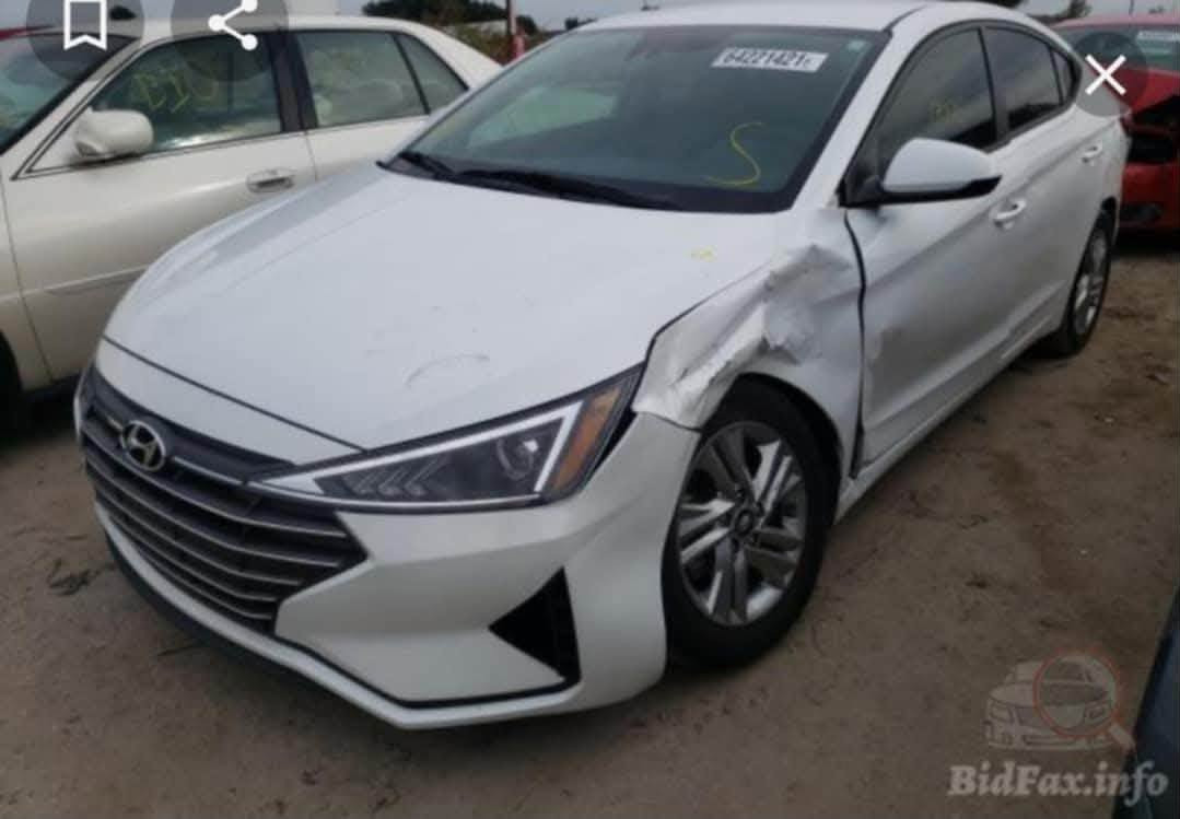 سيارة نوع : Elantra
السياره نضيفة جداً وحالتها ممتازه
ماشية :30000
مكاني : بغداد 
الرقم : ***********
السعر : 137 ورقه وبيها مجال بسيط
