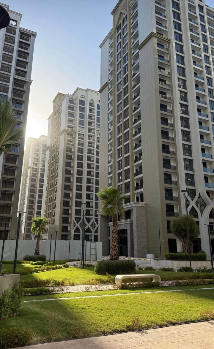 فرصة سكن جاهزة ضمن واحدة من أكثر المجمعات السكنية طلبًا في بغداد ✨

شقة داخل أبراج النخلة – برج شهرزاد
في الطابق الخامس عشر بإطلالة داخلية تمنح هدوء وخصوصية أكثر

✔️ جاهزة للسكن فورًا
✔️ أجواء سكن مستقرة ومتكاملة
✔️ موقع مميز وخدمات متوفرة

للتفاصيل أو المعاينة يرجى التواصل عبر الواتساب فقط:***********
