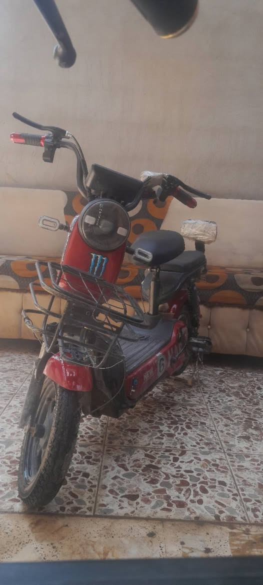 دراجه شحن للبيع جاهزة من كل شي السعر 350وبيه مجال مكانه ديالى الخالص ***********
