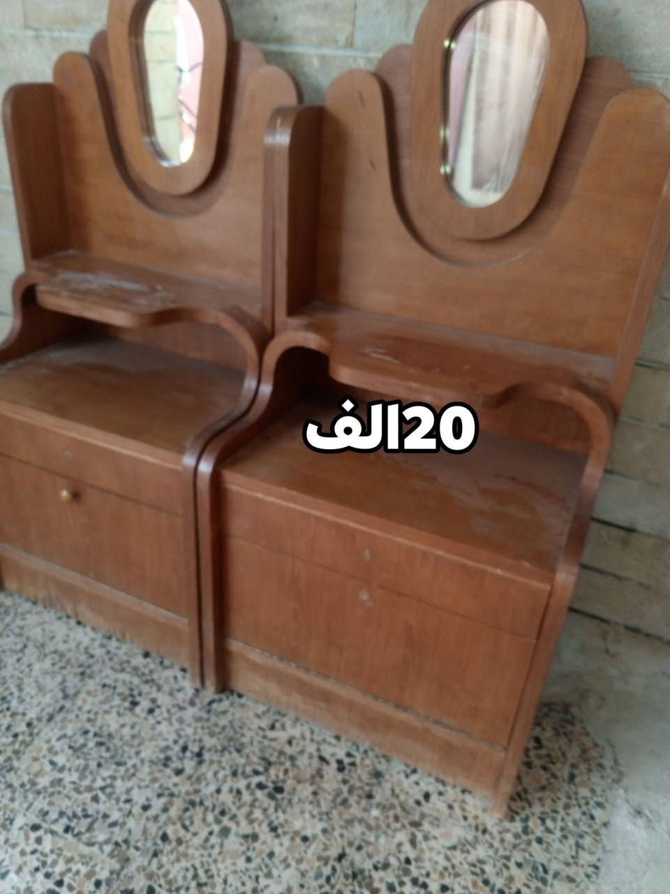 غرفة نوم • أثاث خشبي