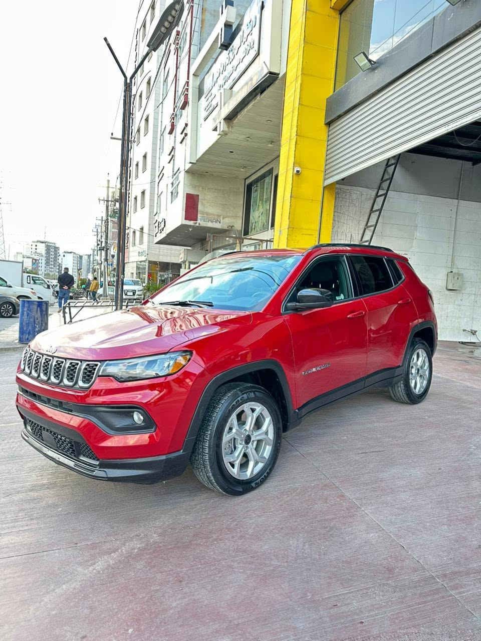 Jeep compass 2025
سلام عليكم

جيب كومباس 2025 فول مواصفات

رقم كاتى تترقم شمالي

سيارة جديدة لوك ماشيه 15000الف فقط

بنيد صبغ فقط بدون دواخل نهائيا 

بيها مكانات تعديل PDR بسيطة

الايرباكات كلهن سليمات✅

سيارة فول مواصفات وجديدة وبالعافيه للي تكون من نصيبة 

المواصفات 

▪️ الفئة:  LATITUDE فل كامل

▪️ المحرك: 2.0 تيربو 4 سلندر بقوة عالية واقتصاد بالوقود

▪️ ناقل حركة أوتوماتيك 8 سرعات + دفع رباعي AWD

▪️ اللون: أحمر مميز

▪️ لايتات LED أمامية وخلفية + LED نهاري

▪️ داخلية جلد فاخرة مع تطريز مميز

▪️ مقاعد كهرباء مع تدفئة

▪️ شاشة وسطية كبيرة + Apple CarPlay + Android Auto

▪️ شاشة عدادات ديجتل كاملة

▪️ كاميرا خلفية 

 + نقاط عمياء

▪️ مثبت سرعة + تحكم ستيرن متعدد

▪️بانوراما على طول السقف

▪️ دخول ذكي وتشغيل بصمة

▪️ مكيف أوتوماتيك دجتل قطعتين امام وخلف

▪️ نظام مانع انزلاق + ثبات إلكتروني + وسائد هوائية متعددة

▪️ ممشى قليل جداً وحالة وكالة 

💰 السعر153$ ورقة ومجال بسيط 

عنوان اربيل

للاستفسار
*********** واتس اب
***********

