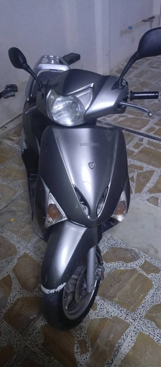 ليدي حديث 🏍
دراجة كفر مالته حلو

مكينه مفتوحه نشاطه وشلعه 
للمعاينه وقابله للتفاوض

تخم تاير تغليف كشن جديد 

گلجات جديده 

يعني اركب واطلع وين مايعجبك

دراجه شاهد الله متعوب عليها حيل  

اتصل وبيك خير ودلل‏‪***********‬‏
