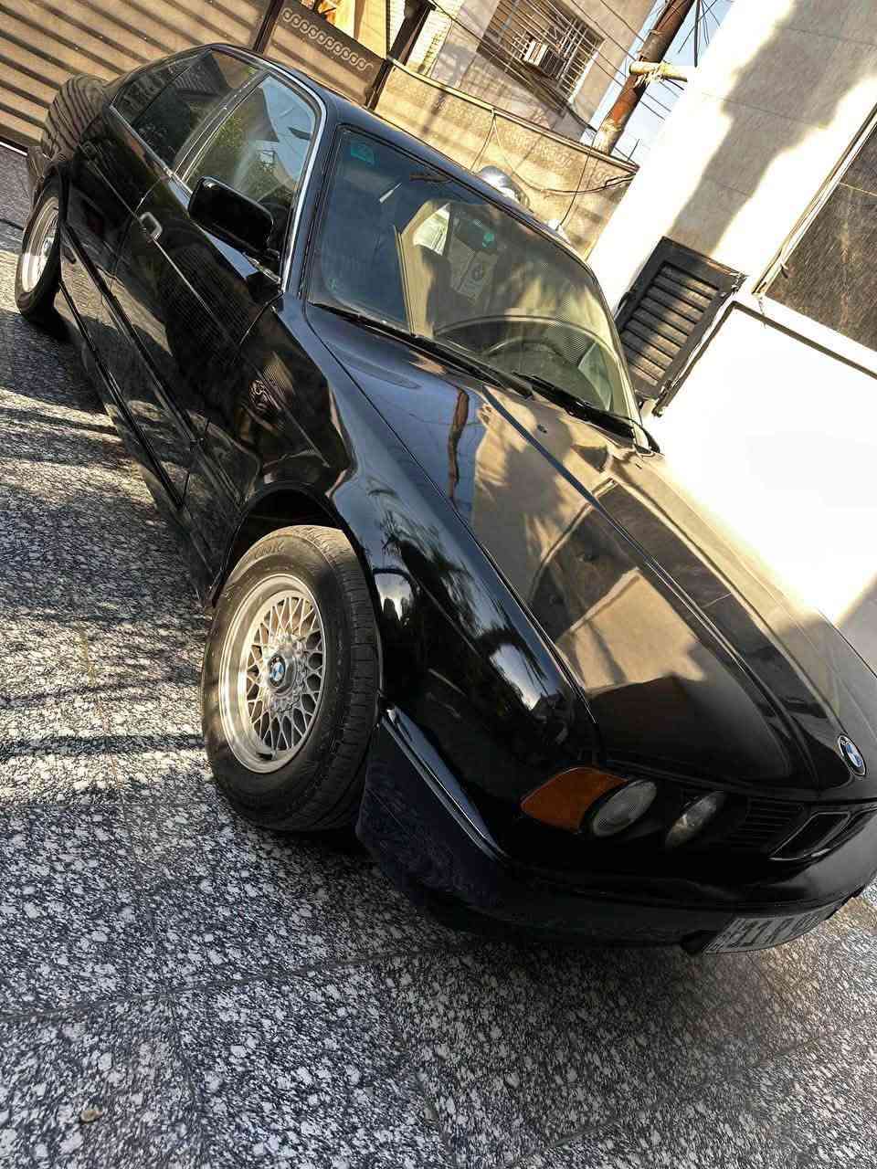 بي ام دبليو للبيع موديل 1990 رقم جديد هزه جديد تحويل ثاني يوم بغداد رايدها ب 48 وبيها مجال بسيط مكاني بغداد تقاطع درويش قرب السيديه للمراسله  والاستفسار ***********
