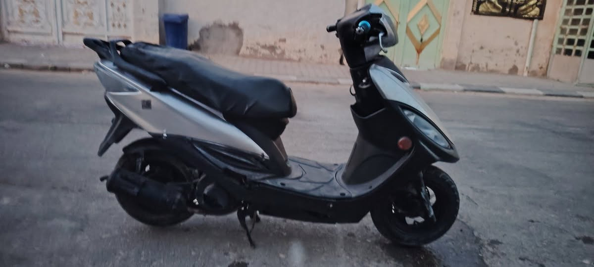 كامكو جي 4 
دراجه شغاله ومناسبه 
250 قفل 🔒 مبدل بيها بوشه وبستم. 
الشراي يتصل ***********
العنوان النجف حي العسكري كبل مقابل اسواق سيد حسين الموسوي.
