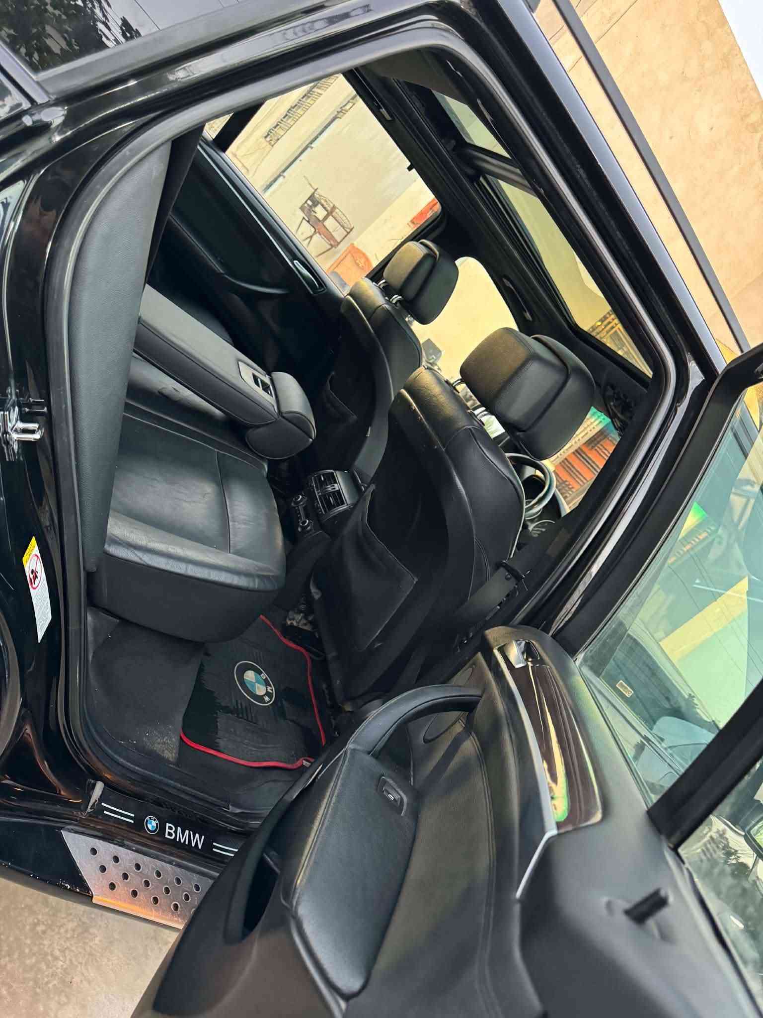 سلام عليكم فقط بيع فقط بيع فقط بيع فقط بيع بدون مراوس؟؟؟؟؟؟؟
بي ام x5وكاله العروش فول مواصفات الاخير شنو بالك مواصفات بيه كير ومحرك وصدر وتبريد كلا جاهز 
السياره خير من الله تحويل مباشر 
السعر (قيم بل يرضى الله)وبل خدمه 
(*********** اتصال شريحه واتساب
