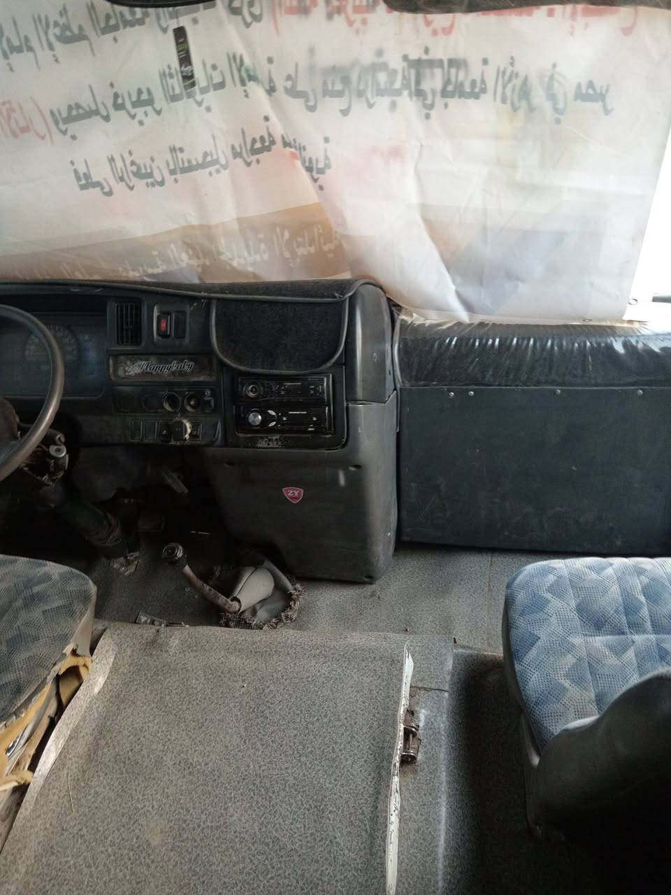 السلام عليكم كوستر نيسان 2002 بانزين وغاز 6 سنلدر محرك وكير بلادي تخم تاير جديد كهربايات شغاله كله رقم بغداد صدامي راعيه ماندله اكفله دوله وعشاير واي شي قانوني اني حاضر السعر 75 ورقه اتصال ***********  عنوان صلاح الدين
