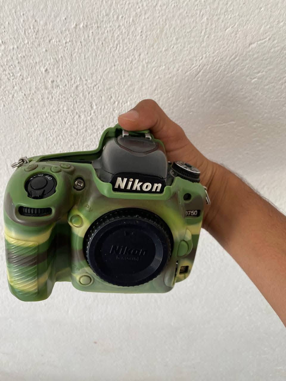 📸 للبيع | Nikon D750 Full Frame مع عدسة 70-300 VR
إذا تبحث عن كاميرا احترافية تجمع بين الجودة والأداء، فهذه فرصة ممتازة للمصورين وصناع المحتوى.
✅ الموديل: Nikon D750 (Full Frame)
🔹 دقة 24.3 ميغابكسل
🔹 معالج EXPEED 4
🔹 ISO حتى 51,200
🔹 تصوير فيديو Full HD 1080p حتى 60fps
🔹 شاشة 3.2 إنج قابلة للإمالة
🔹 نظام تركيز احترافي بـ 51 نقطة AF
🔹 تصوير متتابع 6.5 صورة/الثانية
🔹 فتحتان لذاكرة SD
🔹 Wi-Fi مدمج
📦 الملحقات: ✔️ عدسة Nikon 70-300 VR
✔️ بطارية
✔️ شاحن
✔️ ناقل صور
✔️ جيلاتين حماية للشاشة
📌 عدد الشترات: 35 ألف فقط.
📩 السعر: خاص
📞 للاستفسار والتواصل: ***********
