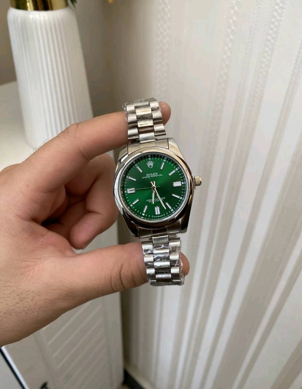 🔥 رولكس ROLEX كلاسيك.. كشخة وفخامة مع توصيل مجاني! 🔥لكل إطلالاتك الرسمية واليومية، ساعة رجالية بتصميم كلاسيكي ناعم وسوار معدني فضي أنيق يفرض حضوره بكل مكان. 😎✨🎨 ألوان المينا المتوفرة:🟢 أخضر ملكي | 🔵 أزرق أنيق | ⚫ أسود فخم | ⚪ فضي فاتح💰 السعر: 20,000 دينار عراقي فقط!🚚 التوصيل مجاني بالكامل لكافة محافظات العراق! 🎁📥 للطلب السريع: أرسل رسالة للخاص (الدايركت) باللون المطلوب مع الاسم، العنوان، ورقم الهاتف