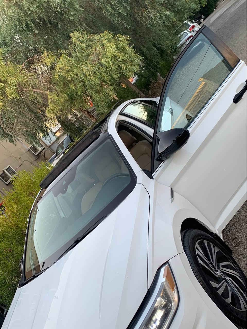 Jetta 2021 SEL 
سەیارەکی جوان و خاوێن بێ مەسرەف 
بوکە شوشەی هەولێر فول فول مواسەفاتی ناو زەرد
کوشن جلد کوشن هیتەر
شاشە گەورە ناو ٧ رەنگ  بیلادی
گیچ ئەلیکترۆنی
بەسمە و شەغالە سەیارەکە
زۆر مواسەفاتی تریش
پێش و پشت کەپسە بێ ناو گرتن 
ئێرباگی دەشبول سیستەمە 
سەیارەکە وەک و لێدران و سبوخ
سەیارەکە ٣ پارچەی بۆیاخە 
لەگەل ١ پارچەی بچوک ساردە
رەقەم شانسی لە وێنەکە داندراوە
سەیارەکە هەموو شتی نوێیە بێ ئەوەی یەک دینار مەسرەفی تێدابی
دەست کاری کامل کراوە فوول گەنجانە و جوان 
گۆڕینەوەش دەکەم لەگەل سەیارەک بە دڵم بی
WhatsApp *********** أربيل, العراق
