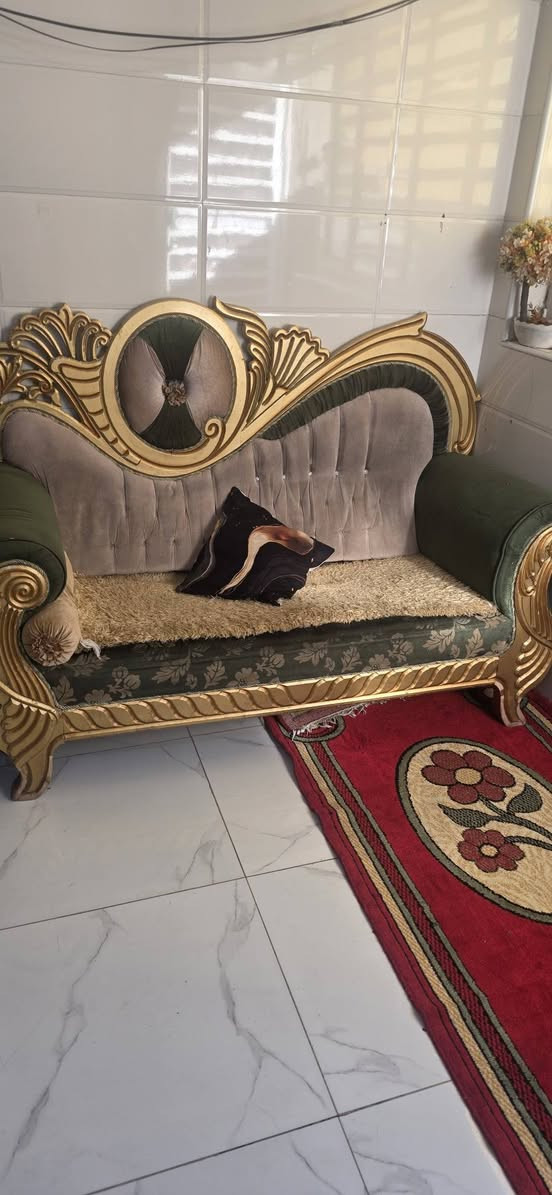 تخم نص عمر كدام عينك
موجود كماليه حي السلام 
قيم واخذ ١١ نفر كامل
***********
