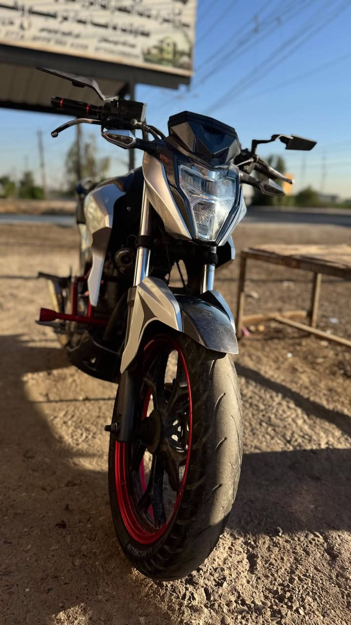 للبيع دايوان خفاش 200cc 
كهربائيات كلها شغالة محرك مامفتوح
بريك امامي دسك والخلفي موجود بس يرادله دسكات
صالنصة رياضي طلقاات اوراقها اسكنر 
بمليون وربع وبيها مجال مكاني بغداد واتساب راسلني ***********
