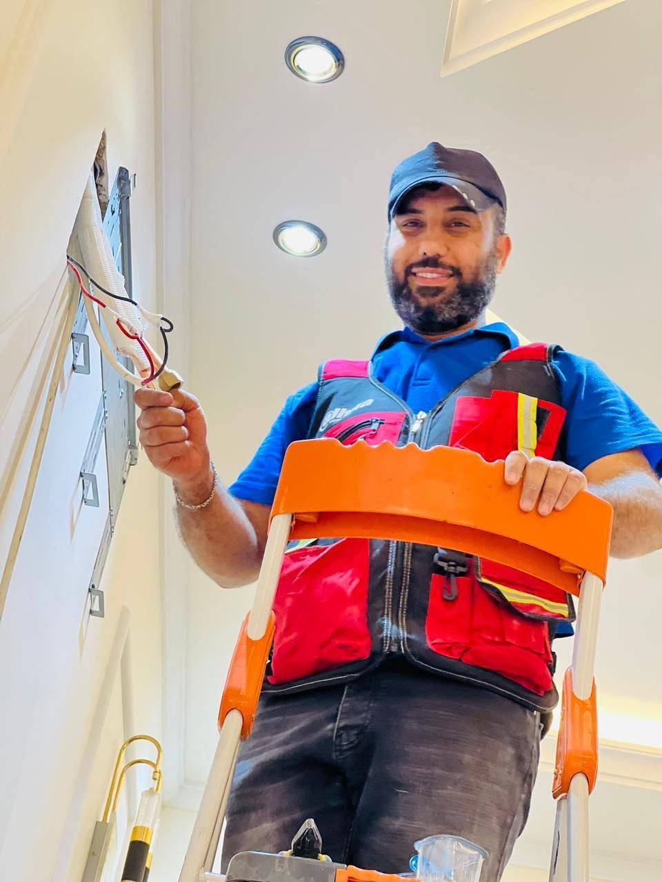 الأخوين المهندس والفني سيد بشار وسيد عادل
تتوفر في بغداد خدمات شاملة لنصب، صيانة، وغسل جميع أنواع المكيفات والسبالت❄️❄️ (الجدارية،  والعمودي). تشمل الخدمات معالجة تسريب و  تعبئة غاز التبريد الأصلي (مثل❄️❄️❄️❄️ R410A)،R22 وإصلاح ضعف❄️❄️ التبريد والأعطال الكهربائية.
  خبرة عالية في شد وتنصيب وغسل السبالت والمكيفات. ايمكنك التواصل معنا ❄️❄️
 كادر متخصص ومتواجد في مناطق الكرخ والرصافة على مدار 24 ساعة. للحجز والاستفسار:
***********
 ضمان جودة العمل❄️❄️❄️❄️
