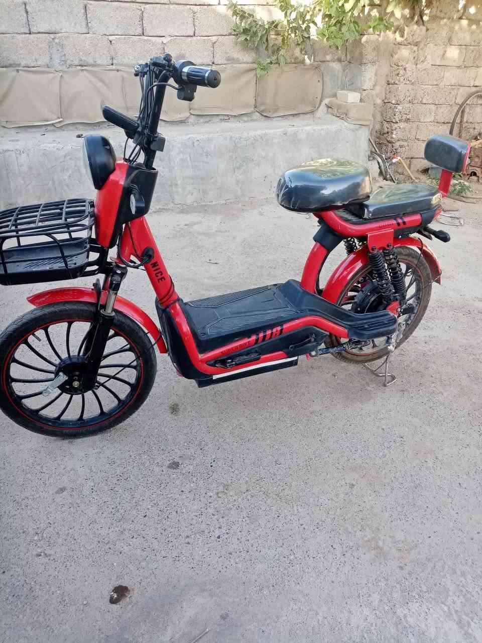 السلام عليكم بايسكل شحن للبيع وضع شركة مامبدل كلشي بي شرط النضافة تشقيل عن بعد كرت عل شاشة السعر ٣٥٠ الاتصال على الرقم ***********
