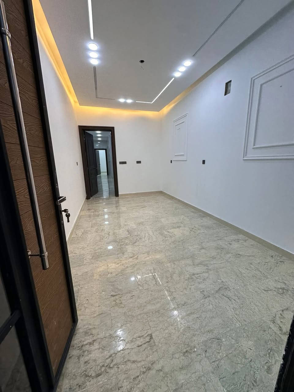 مشتملات للبيع العدد ٢
مساحة المشتمل ٧٢ متر 
بناء حديث تسليم مفتاح
الموقع 📍الشعب حي التجار مقابيل جامعه الامام الكاظم موقع ممتاز
يحتوي على #استقبال #مطبخ #٣غرف #خدمات
للأستفسار آكثر الأتصال على الأرقآم 
***********
الأخوين للوساطة العقارية
