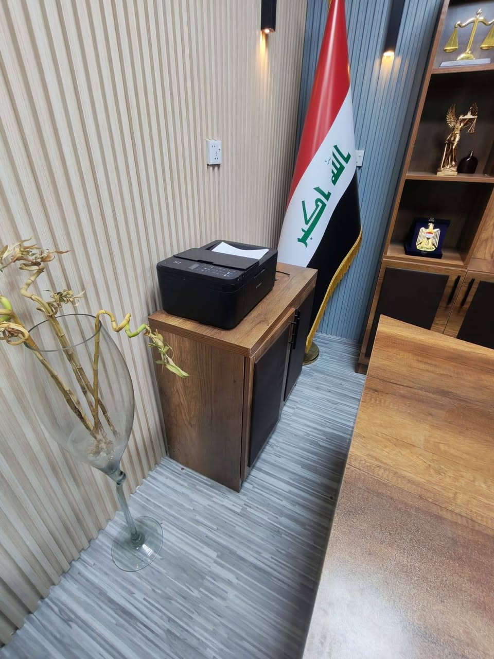 تخمين كنفات 14
مكتب رئاسي
جلاجه قدح
مبرده
بكه
كراسي مكتبيه 3
مكاتب 2
مكتب ربشن
ديلاب خزن مكتبيه
***********
