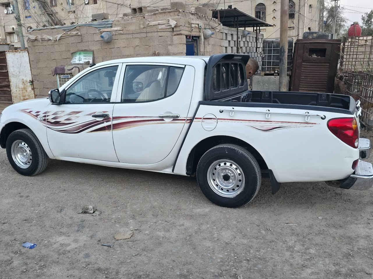 السلام عليكم
بيك اب ميتسوبيشي L200 موديل ٢٠١١رقم بغداد نكليزي..
السيارة تحويل 
تخم تاير كير مكينة حدادية تبريد بيها [سونار ]
سعر 85 ورقة بيها مجال  إذا مو شراي، لا تتصل
مكاني العمارة / ***********
