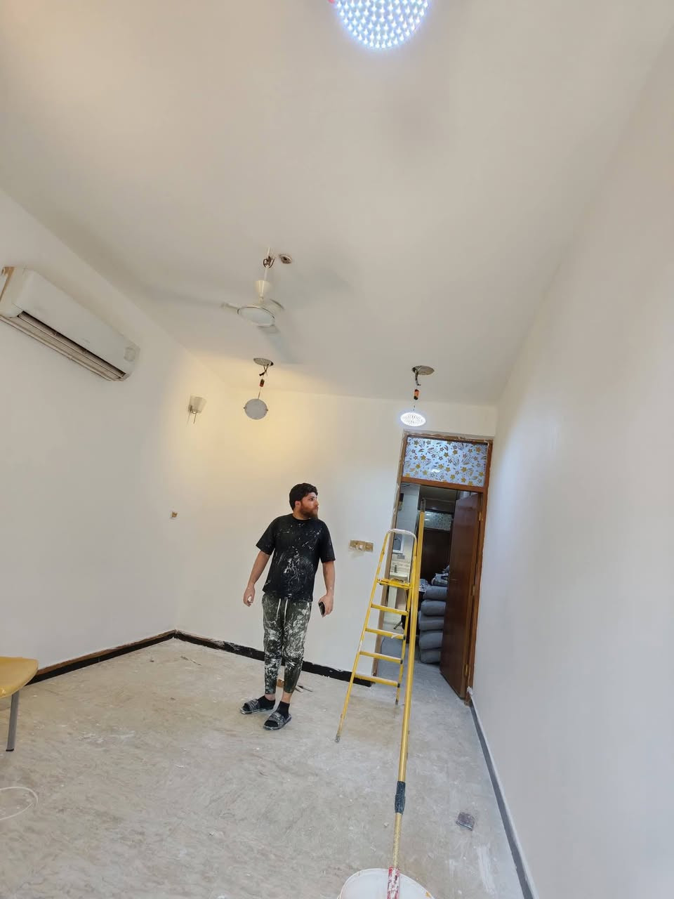 انتاج من اعمالي كافه الأصباغ وعازل اسطح ومعالجة رطوبة اطلع يومي أو قطعي اشتغل بكل بغداد كرخ ورصافه وعندي كادر للاستفسار ***********

