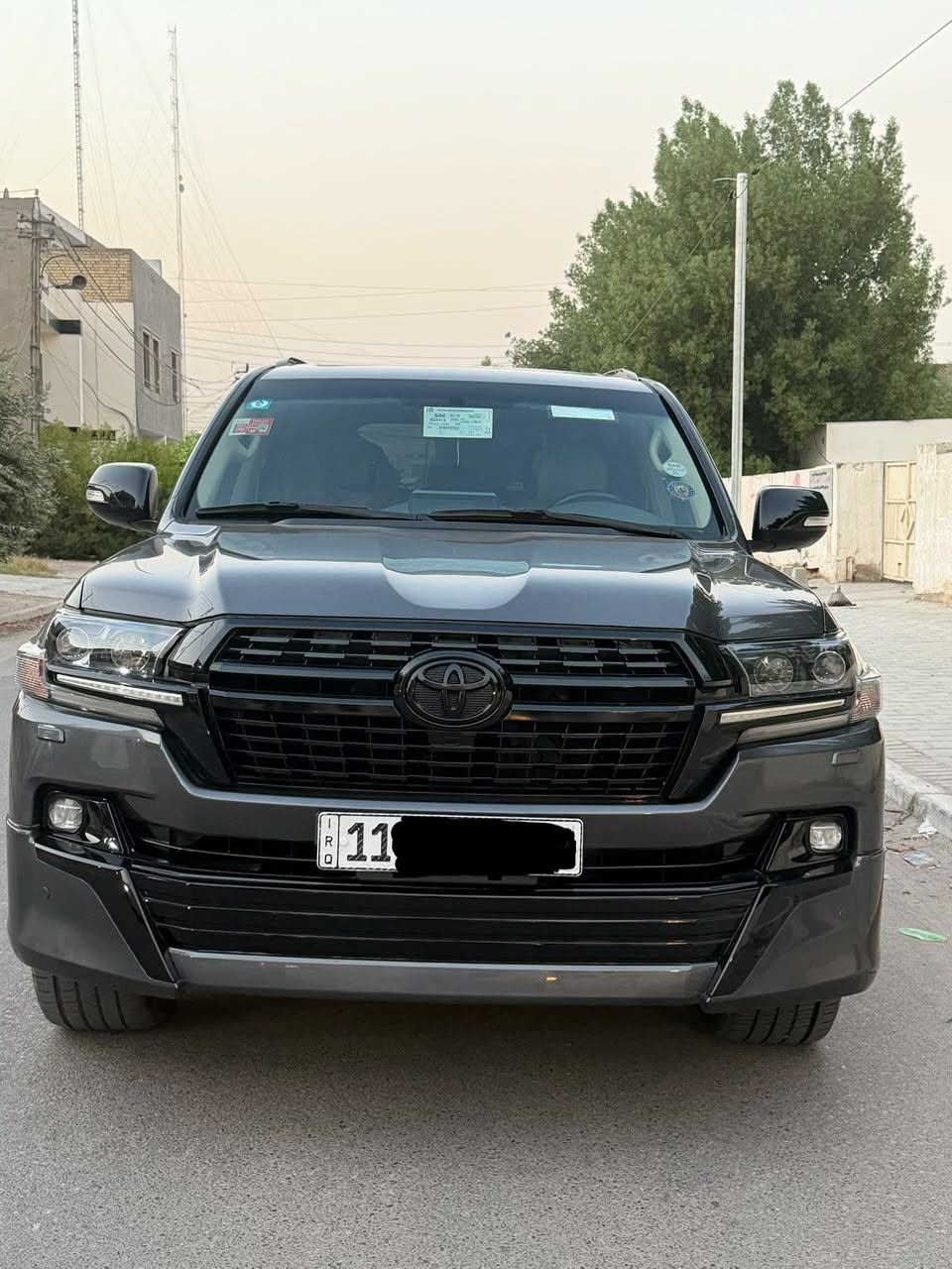السلام عليكم للبيع لاندكروز موديل 2018 لون فيلي غامق فئة شركات معروفة مواصفاتها كراسي جلد + كهرباء اسلايت بصمة وبعد بيها مواصفات سيارة جديدة مال بيت استعمال شخصي ماشية 92 الف حقيقي شرط الفحص السيارة جاهزة بدون اي نقص مكفولة من الصبغ بيها فقط بارد شي بسيط جدأ اني مسوي بيها سونار وموضح كلشي بالسونار حته لا اتعبك ولا اتعبني السونار منشور وي الصور رقم بغدادالجديد بأسمي والتحويل مباشر السعر المطلوب 405 ورقة مكان السيارة بغداد ال كرخ حي الجامعة شارع الربيع للستفسار هاذا الرقم *********** وشكرأ
