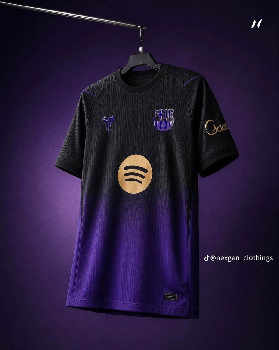 الاصلي
نسخة لاعب
شفيق للتجهيزات الرياضية

نص مكتوب في الصور:
- نسخة لاعب اصلي
- @footballjerseystore81
- N @nexgen_clothings