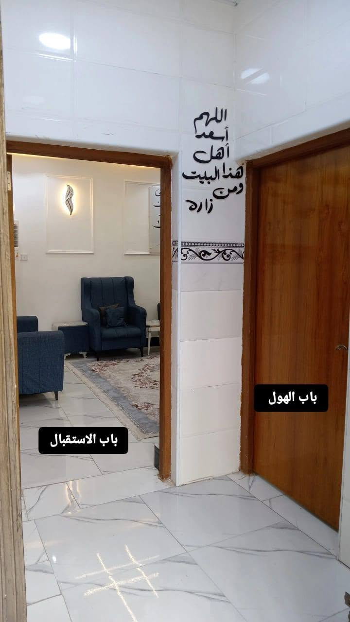 #بيت للبيع بمساحة ٢٠٠م في حي دجله قريب عن السوق والمدارس مع توفر كافة الخدمات ويتكون من طابق ونصف علما ان البناء طابوق والسقف عگاده
للاستفسار الاتصال :
***********

نص مكتوب في الصور:
- الاستقبال
- باب الاستقبال
- باب الهول
- الغرفه
- باب الصاله الهول
- الصاله
- المطبخ