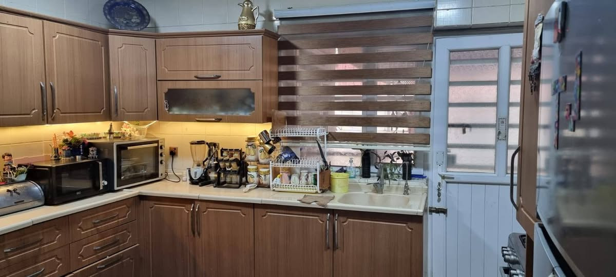 تفاصيل البيت
مجمع هرشم 2
مساحة البيت 200م
غرفتين و صالة
مطبخ امريكي
سبالت عدد 4
مخزن خارجي بالسطح
تانكيات عدد 3 حجم كبير
المناور جميعها مغلفه
يمتاز المجمع بسكيورتي
و خدمات ماء و كهرباء
و عمال نظافة
واتساب:*********** أربيل, العراق
