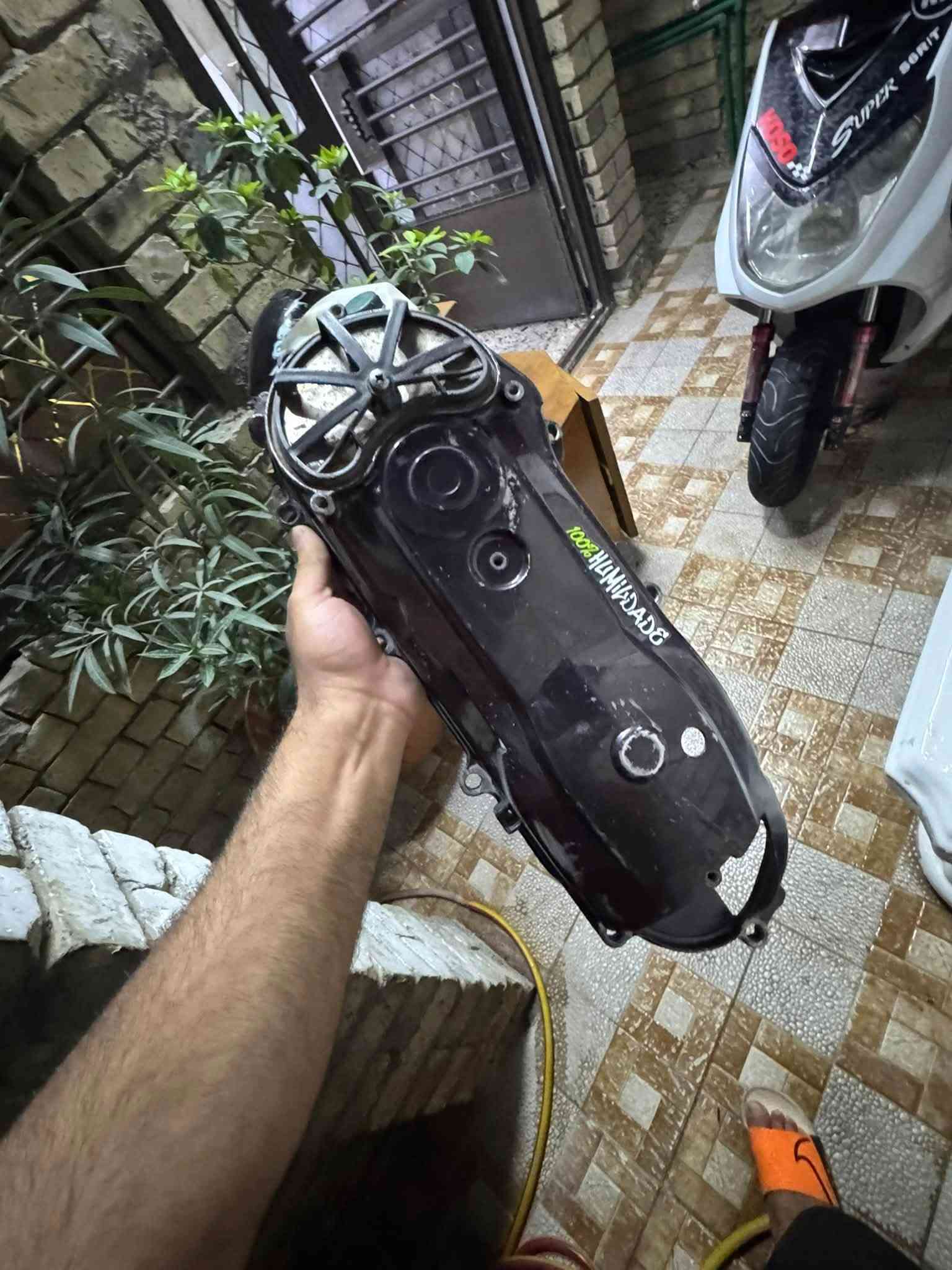 سلام عليكم سكنس فحل كابريتر
بوشه بلادي مجفته بيها تزويد 
صدر و فلنجة وفج يحتاج دسكات
دبلات خلفي 
كلجات رياضي WF
كشن رياضي 
كل غراضها كامله 
بيها لاستيك ولف وتأخير الصبح 
سعرها 700 وبيها مجال كلش قليل  
*********** بغداد الامين الثانيه
