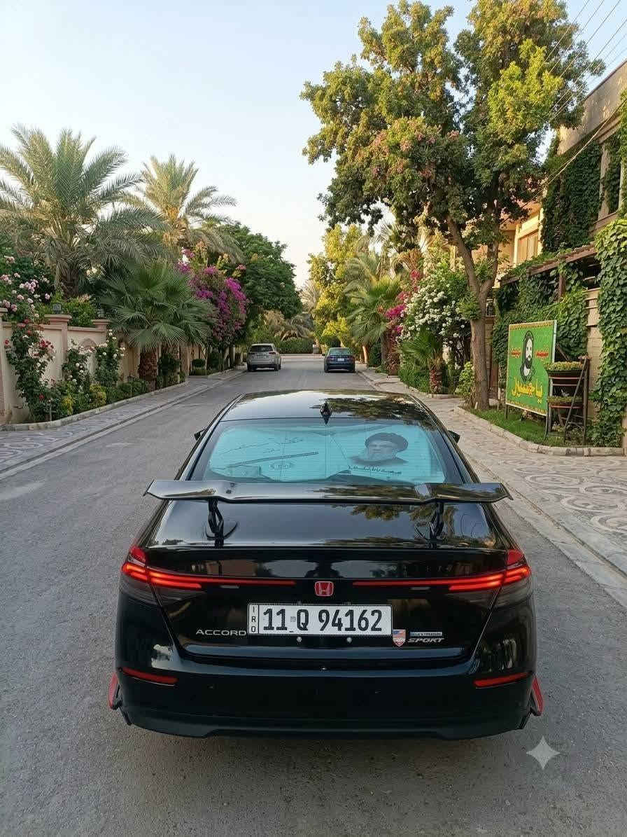 هوندا اكورد موديل 23 هايبرد 
سبورت مواصفات السبورت معروفه
ماشيه 34
3 وضعيات قياده 
تبديل بنيد وجاملغ خلفي بارد 
ايرباك برده ودرگه
السياره غراض البچم كلها البلاديه مالاتها مامفتوحه باستثناء دعاميه فارغه اشتريت والشباك الجوه 
الشباك الفوک والراديترات والمازدات كلهن البلاديات ممفتوح شي 
لا بالمكينه ولا منظومة التبريد ولا شي من حدادية الصدر كلهن بوضع الشركه
نقصها رادار بس 
مكاني شهداء البياع
***********
السعر 182
