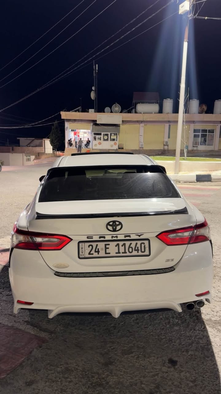 كامري موديل 2018 سياره بيها قتعتين صبخ  كير و محرك بشرط مو مفتوحين سياره ماشيه 129 الف ميل موسفات سياره Se plus يعني بصمه سلايت رادار امامي رادار خلفي مرايه رادار  سياره كوشن جلد سياره فول فول موسفات سبورتي سياره رقم و سنويه جديد عليها غرامات 5 ورقه ينزل من سعر سعر سياره 172 و بيها مجال ***********
