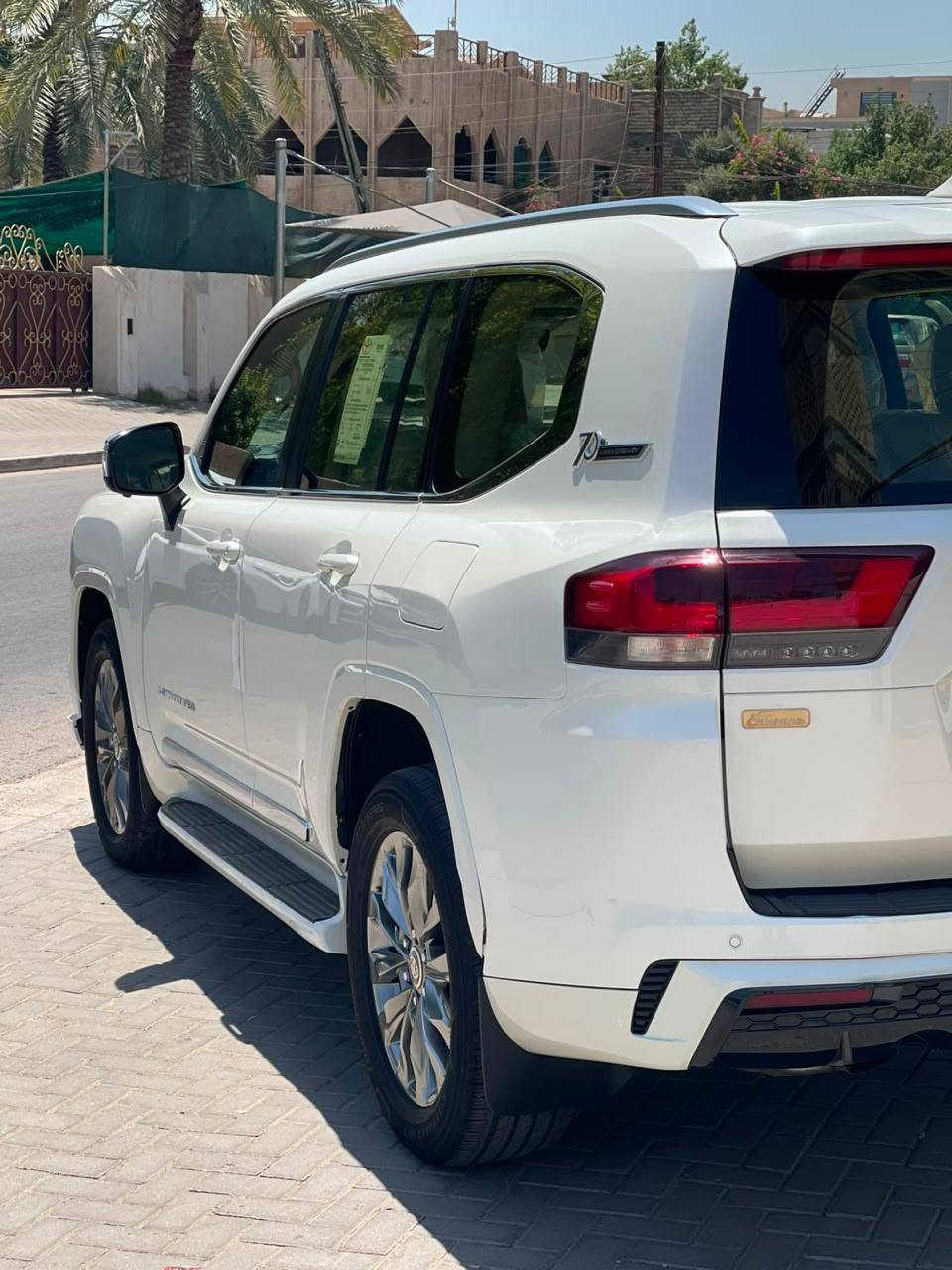 السلام عليكم للبيع لاندكروز موديلGXR2023 تنفس طبيعي السياره رقم بغداد كفاله عامه يرهم نقد او مده نص بنص ***********
