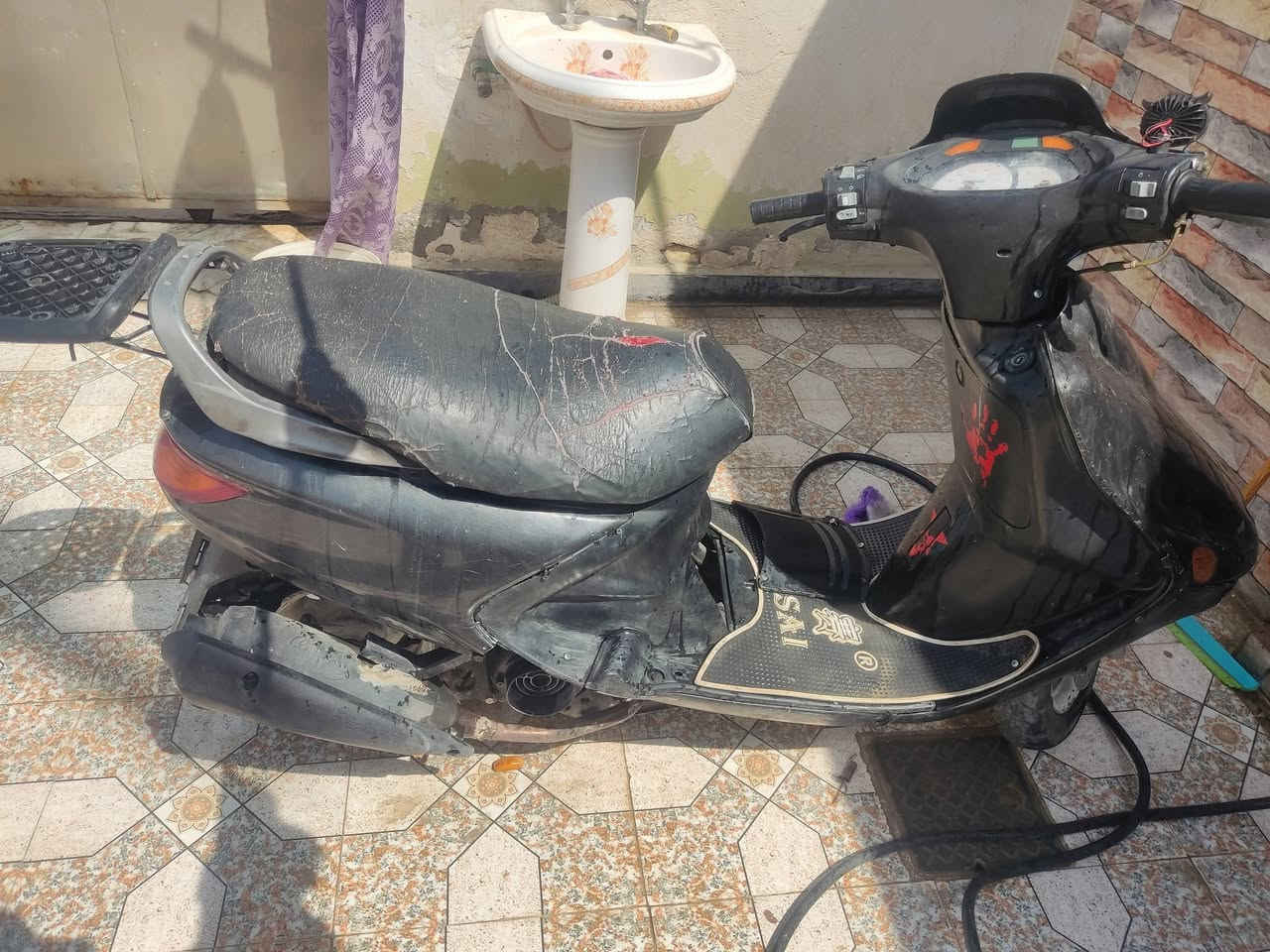 ---
🚨 بيع مستعجل اليوم فقط 🚨
فراشة فحل للبيع
مكينة وكابريتر شغالات شرط الفحص
السعر 250 وبيها مجال كلش هواي للشراي الجاد
اليوم اذا ما انباعت باجر اخذها لسوك الهرج 
المكان: الحمزة الشرقي - حي الحسين - موجود هسه
الي يريدها يخابرني *********** 
--
