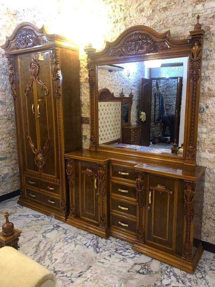 صباغ خشب • تصليح أثاث • ملتزم