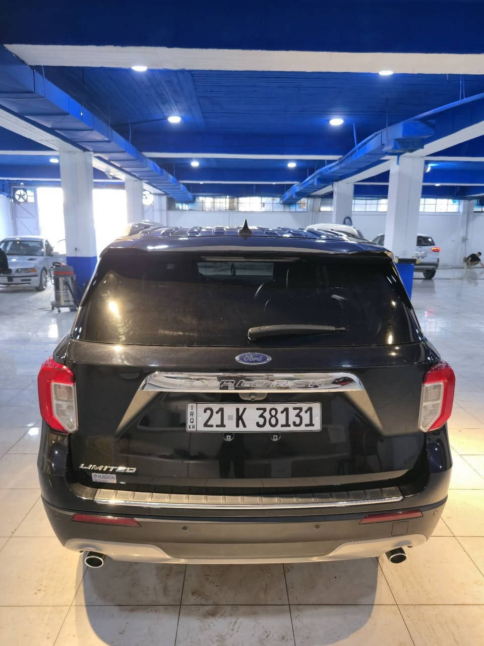للبيع و تبدیل
فورد إكسبلورر 2021 @(Ford Explorer) للبيع، بالمواصفات التالية:
الموديل والمواصفات: ليميتد (Limited)، (ليس دبل إكسل).
اللون: أسود.
المظهر والراحة: بانوراما، تشغيل عن بعد، بصمة، شاشة كبيرة، نظام تثبيت السرعة.
الكراسي: ثلاث قطع (ثلاثة صفوف) جلد، كراسي VIP، الكراسي الأمامية (تدفئة وتبريد)، الكراسي الخلفية (تدفئة).
الأنظمة والمستشعرات: رادار، حساسات أمامية وخلفية، كاميرات 360 درجة (أمامية وخلفية)، مري كهربائية مع رادار جانبي.
الصندوق خلفي: كهربائي يفتح بالقدم (حساس القدم).
المحرك والإضاءة: محرك 4 بستن توربو، لايتات زينون، هيتر سكان، ويل كروم.
المسافة المقطوعة: 69 ألف ميل.
صبغ قطعتين (الباب الخلفي و الجاملغ الخلفي جهة الراكب).
الحادث في أمريكا كان ضربة أمامية خفيفة بدون وصول الضرر للداخل (فقط الدعامية كانت مكسورة).
الإيرباغات (البرشوتات) مبدلة ومطبوكة بالكامل عدا إيرباغ الراكب (السكن).

الفحص والنظافة:
الكير والمحرك والكهربائيات بشرط الفحص.
صدر الأوتومبيل (التقة والرقية) بشرط الفحص.
أرضية السيارة مبدلة حديثاً.
دهن المحرك مستبدل بدهن الشركة الأصلي (يمشيك 5 آلاف ميل).
الدسك (البريكات) جديدة.
الدشبول صافي تماماً ولا توجد أي علامة تحذيرية (شلع قلوب).
السنوية والرقم مجددة وصالحة لغاية عام 2028.
النواقص (العيوب):
الكرسي في الصف الثالث (جهة واحدة) لا ينطوي.
الكاميرا تفصل أحياناً (تشتغل وتقطع).

السعر والغرامات:
السعر المطلوب: 195 ورقة أمريكي (19,500$).
السيارة عليها غرامات بقيمة 3 أوراق، وسيتم خصمها (إرجاعها) للمشتري.

صور الحادث:
لمشاهدة صور الحادث في أمريكا، يمكنك زيارة الرابط التالي:
https://bid.cars/en/lot/1-44949043/2021-Ford-Explorer-1FMSK7FH2MGA85117

العنوان: محافظة السليمانية، إدارة رابرين، قضاء رانية.
رقم صاحب السيارة: ***********
