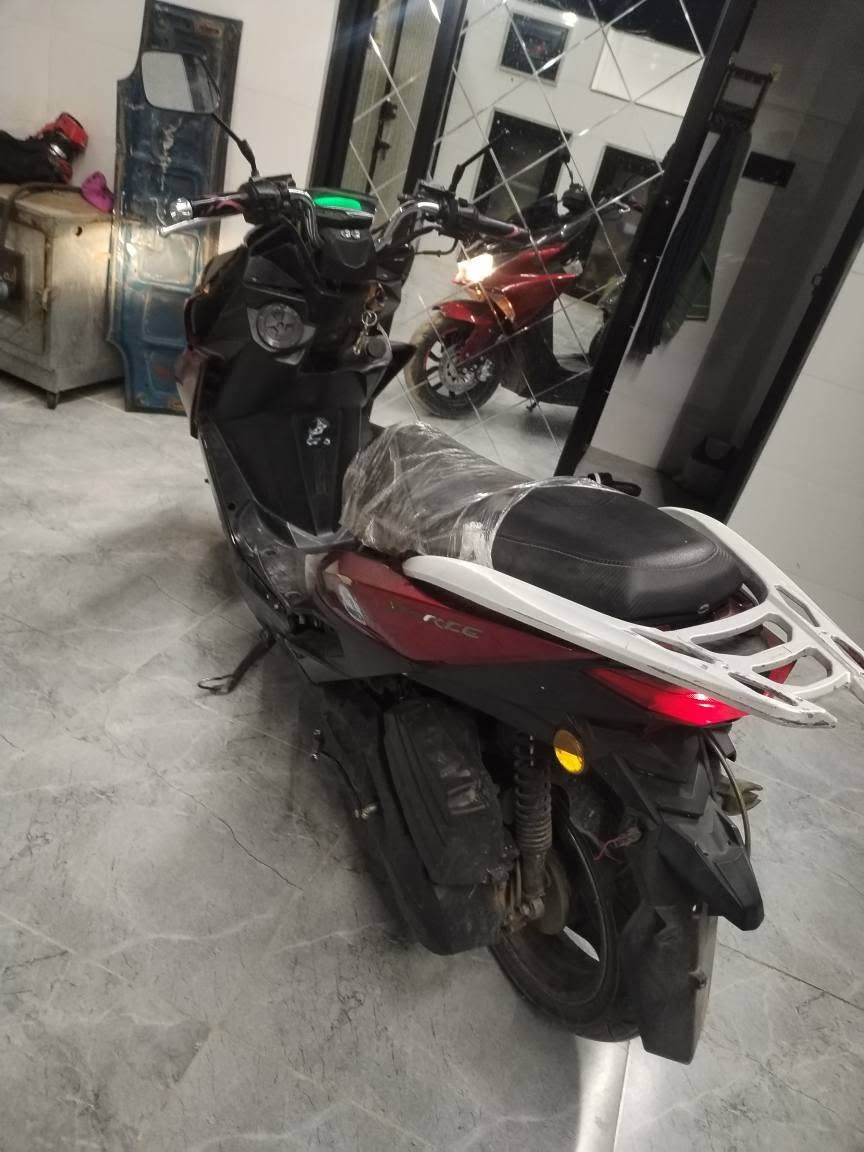 مەکینەی کەپسە 150cc،سلف وهندری کار دەکات،مەکینەی بەشەرتە،کەمی شوختی هەیە،شوینی شکاوی نییە،هەندیک شوینی پیویستی بەتوندکردنەوە هەیە،نرخی 580هەزار کەمیک مەجالی تیدایە،ناونیشان هەولیر گەرەکی کاریزان. أربيل, العراق
