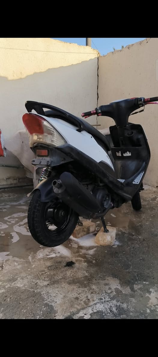 السلام عليكم 
دارجه ماكس عدله
مفتوحه ولفات
بوشه 50
الدراجه بيه شلعه ومعدل
الدراجه مزوده من كل النواحي
شيال
دبل 
ابريكات
قطره مال دهن
مكان الناصريه مركز 
السعر 500 وبيه مجال 
الرقم ***********تواصل واتساب فقط
