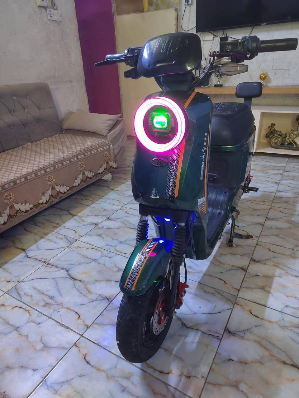 R9 • بطاريات ٢٠٢٦ • شاشة شغّالة