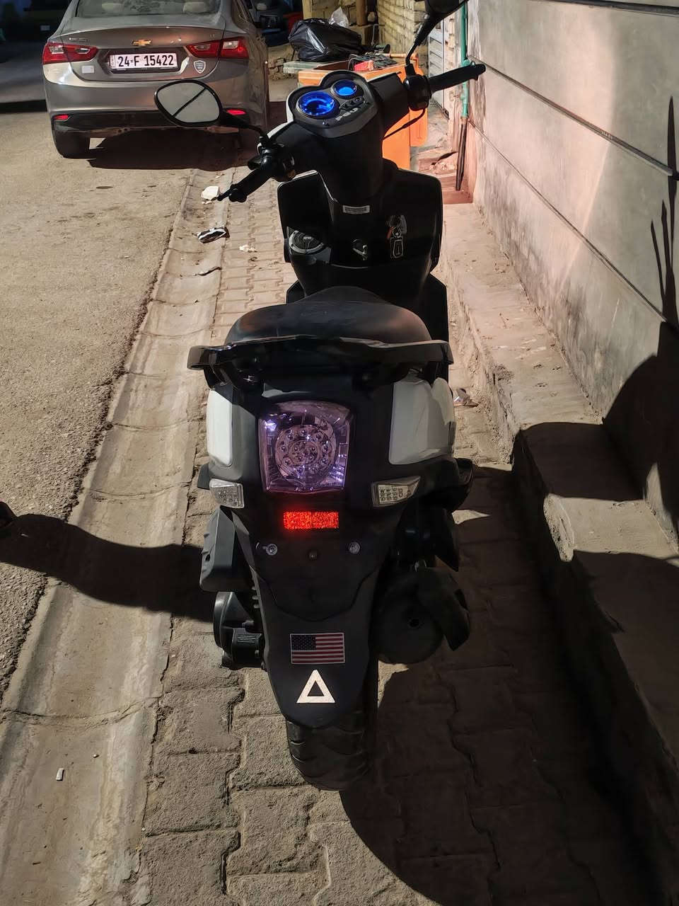 السلام عليكم
من رخصت الادمن 

دراجه بيجو ايطالي حديث 

فول مواصفات كلها كهربائية  نازله من الحاويه صار شهر مال رمبة نوزل  محرك ١٢٥ سيسي 

دراجه بطله بمعنى الكلمه عنوانها كربلاء طويريج للبيع او مراوس بدايون اصولي السعر مليون  و٣٥٠ 

وهذا رقمي  ***********
