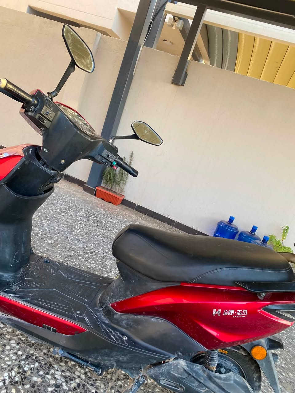 جديده بيها بس شوي بل كفرات شوي اشخوط اما الدراجه 

بطاريات جدد يقرن  11ونص كلهن جدد البطاريات الدراجه

 نضام بك وتكون 3سرع تمشيك بل شحنه الوحده 50كيلو 

سرعتها بل ويز حقيقي 60 

الهاتف ***********

المكان بغداد ابو غريب مجمع نجمه بغداد

السعر 475 وبيها مجال لناس الطيبه 🤍

