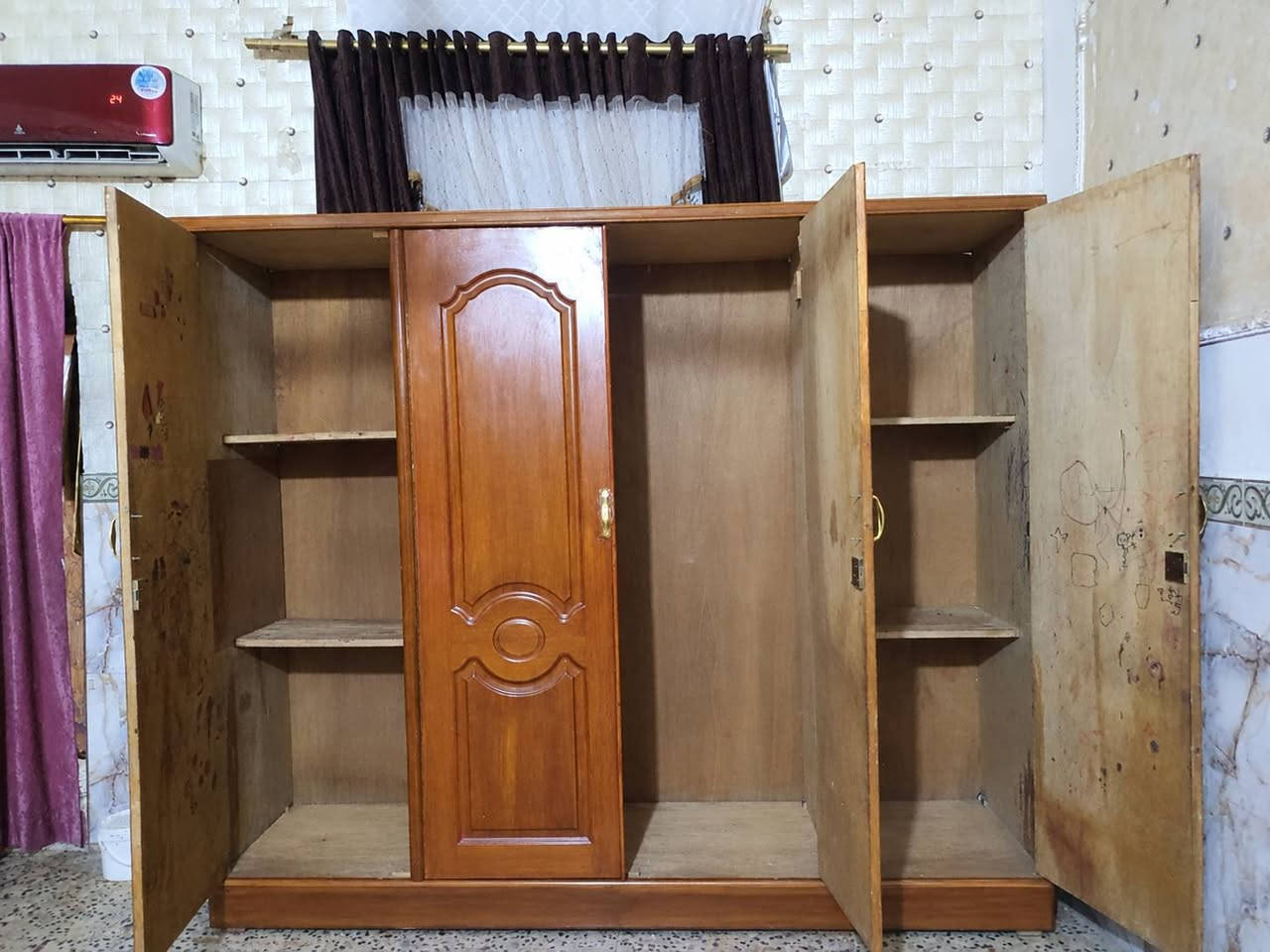 كنتور ٤ ابواب صاج ثقيل نظيف جدا كما موضح خمسه ميل خلف ساحة الصلاة قرب مدرسة بور سعيد السعر٢٤٠
