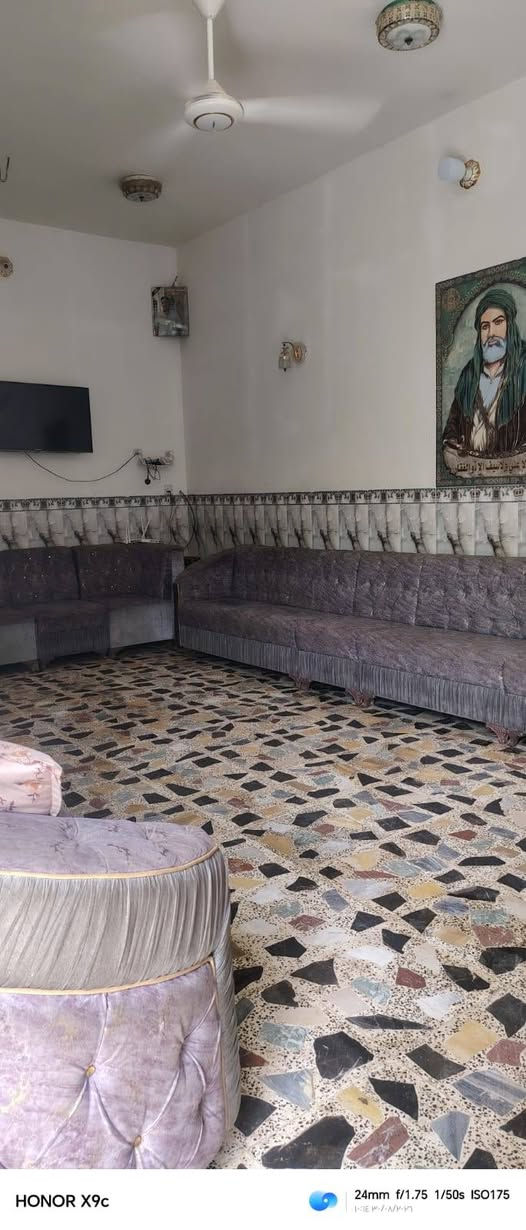 سلام عليكم بيت 200متر طابو صرف طابقين وخدمات كامله 

عنوان طويريج نهايت شارع الحمداني قريب على شارع المسره
بيت حلو ومرتب وسعر مناسب.
الطابق اول.    يحتوي على صاله +استقبال+غرفتين نوم+مطبخ +صحيات داخليه +خارجيه +كراج سياره
طابق الثاني.  يحتوي على غرفتين +صاله+مطبخ
السعر 145مع المجال قليل
متوفر لدى  مكتب سما الفردوس للعقارات 
موقع المكتب طريق كربلاء طويريج عمود334 قرب المعهد التقني
للتفاصيل اكثر اتصل
*********** وسام ال كميش 
*********** مختار الاسدي الاسدي
