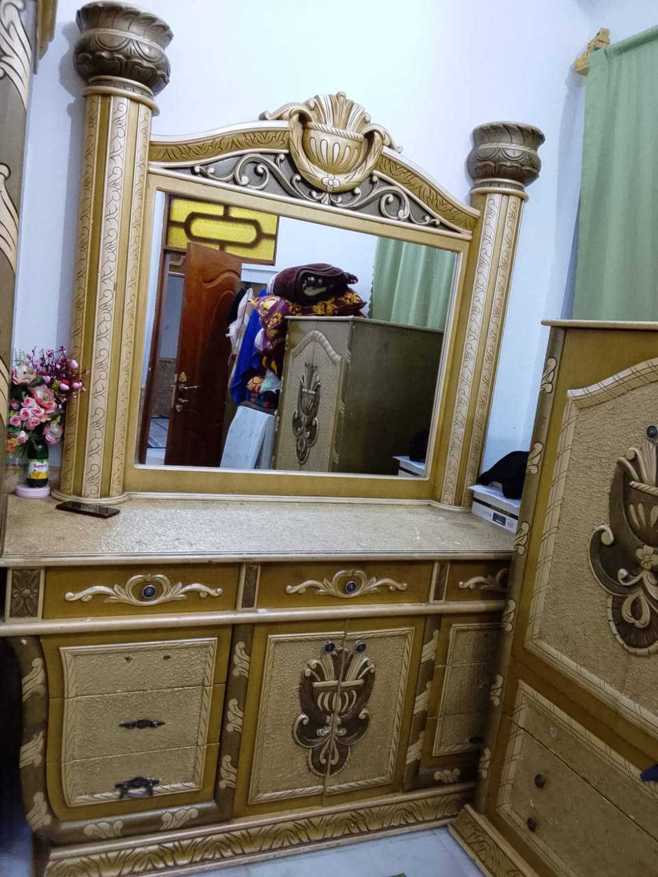 السلام عليكم ورحمه الله وبركاته غرفه اخشاب للبيع السعر 500 باله كويتي نظيف اخو الجديدالتواصل***********
