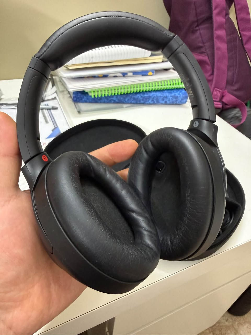 للبيع سماعة سوني sony wh-1000xm4
السماعة نظيفة ومستخدمها شي بسيط و موجودة ملحقاتها كاملة 
سعر البيع 150 الف 

التواصل على الواتساب ***********
