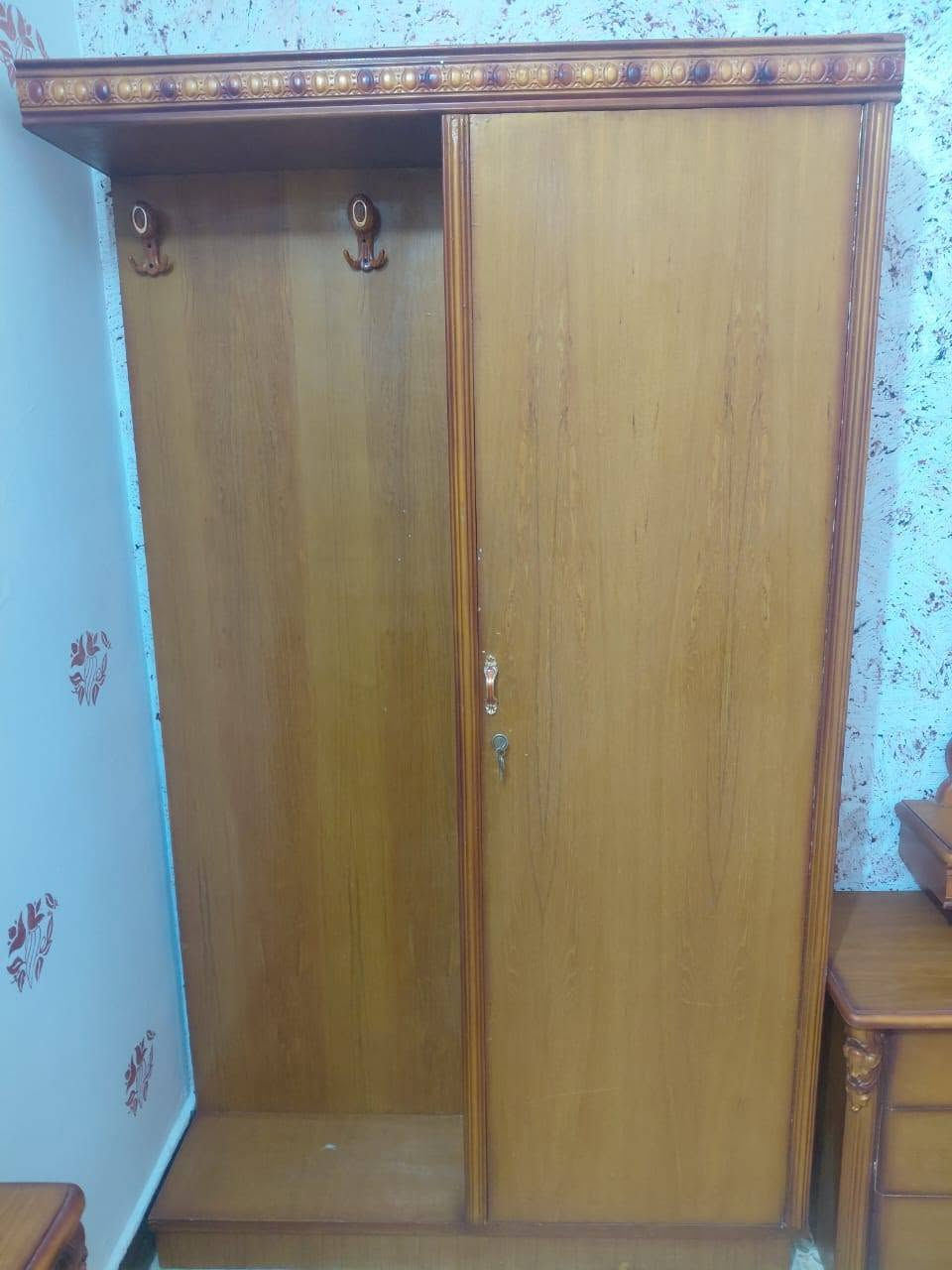 غرفه نوم اخشاب البيع السعر 500 وبيها مجال مكان البصره الجمهوريه واتساب ***********
