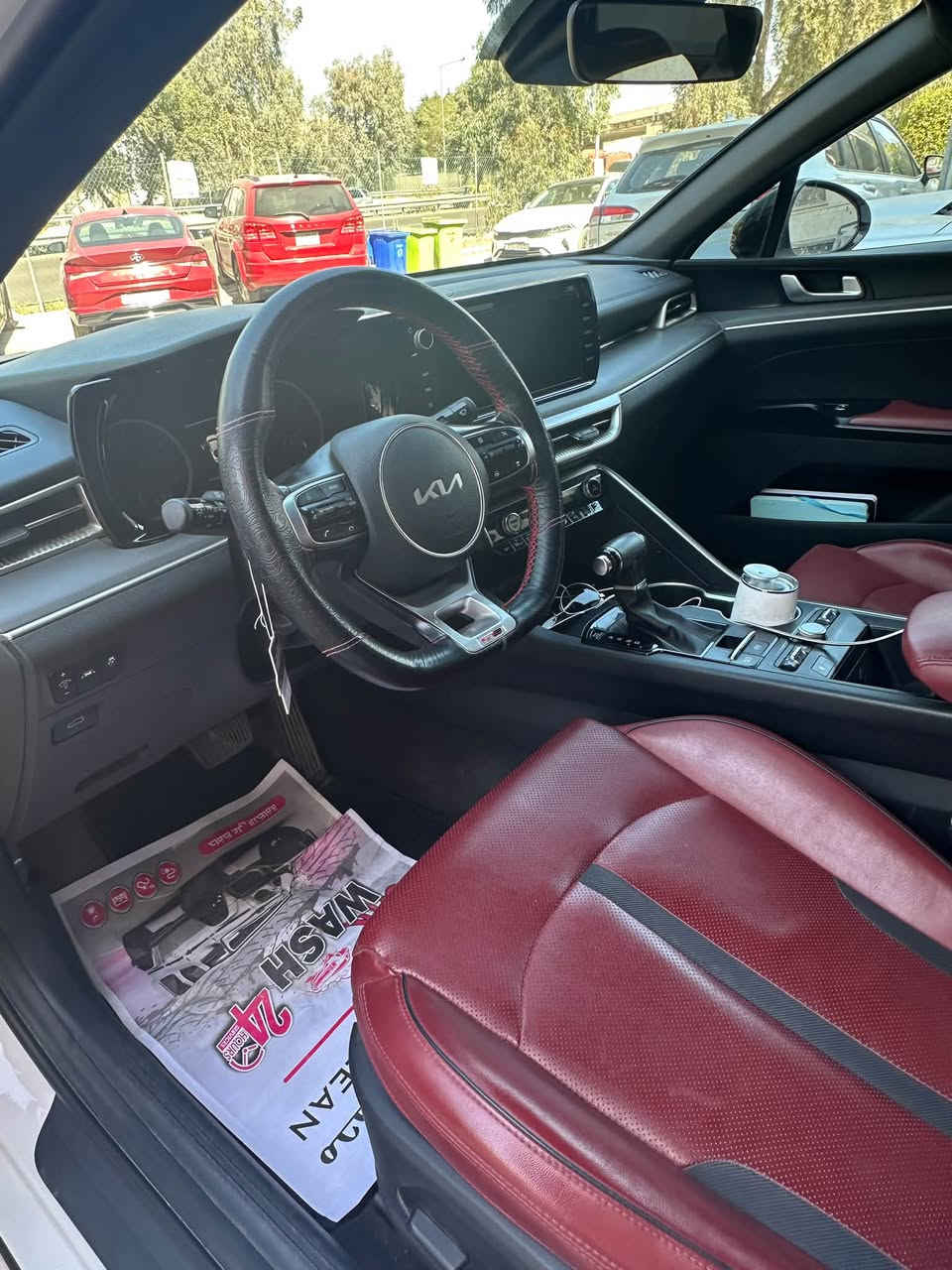 السلام عليكم 
…..للبيع….
Kia k5 2022 Gt-Line 1600 turbo 
اللون ابيض رقم اربيل 
محرك 1600 توربو 
المسافة المقطوعة : 82,000 km
صور الحادث موجودة بالمنشور ( الجاملغ الامامي مبدل و مصبوغ و الجاملغ الخلفي بارد ) 
بالعراق انضربت الباب مال السايق بدراجة 
المواصفات :
* رادارات 360 
* رادار تفاعلي
* رادار نقطة عمياء 
* اشارة بالمري
* كشنات جلد احمر 
* تدفئة كشنات امامية 
* كرسي سائق كهرباء 
* بانوراما 
* 4 انظمة قيادة
* زينون ثلاثي العدسة
* سياقة شبه ذاتية 
* نظام تنبيه السائق و وقوف تلقائي 
* اوتو هولد 
* بصمة ابواب و جنطة 
* تشغيل عن بعد 
* ترحيب عند الدخول

مكان السيارة بغداد / الكرخ / القادسية 
هاتف / *********** 
السعر / 165 ورقة و بيهة مجال بسيط
