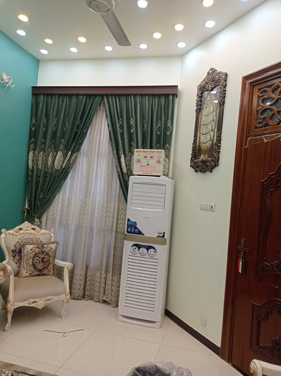 # دار للبيع 
ام الخيل قبل السكة خلف مدرسة الالق الاهلية 
مساحة الدار ٣٠٠ متر مربع واجهة ١٥ متر الأساس كونكريت مسلح 
طابقين مسلح... المحتويات،،
٤ غرف نوم
٣ صالة 
١ استقبال 
مطبخ حار وبارد 
مجاميع صحية عدد ٣
طابو عثماني مرقم ومعاملة كاملة بالتطويب
للاستفسار الاتصال 
***********
***********
# ملاحظة البيت ويا 
5 سبالت 
كاونتر 
البردات 
هدية
