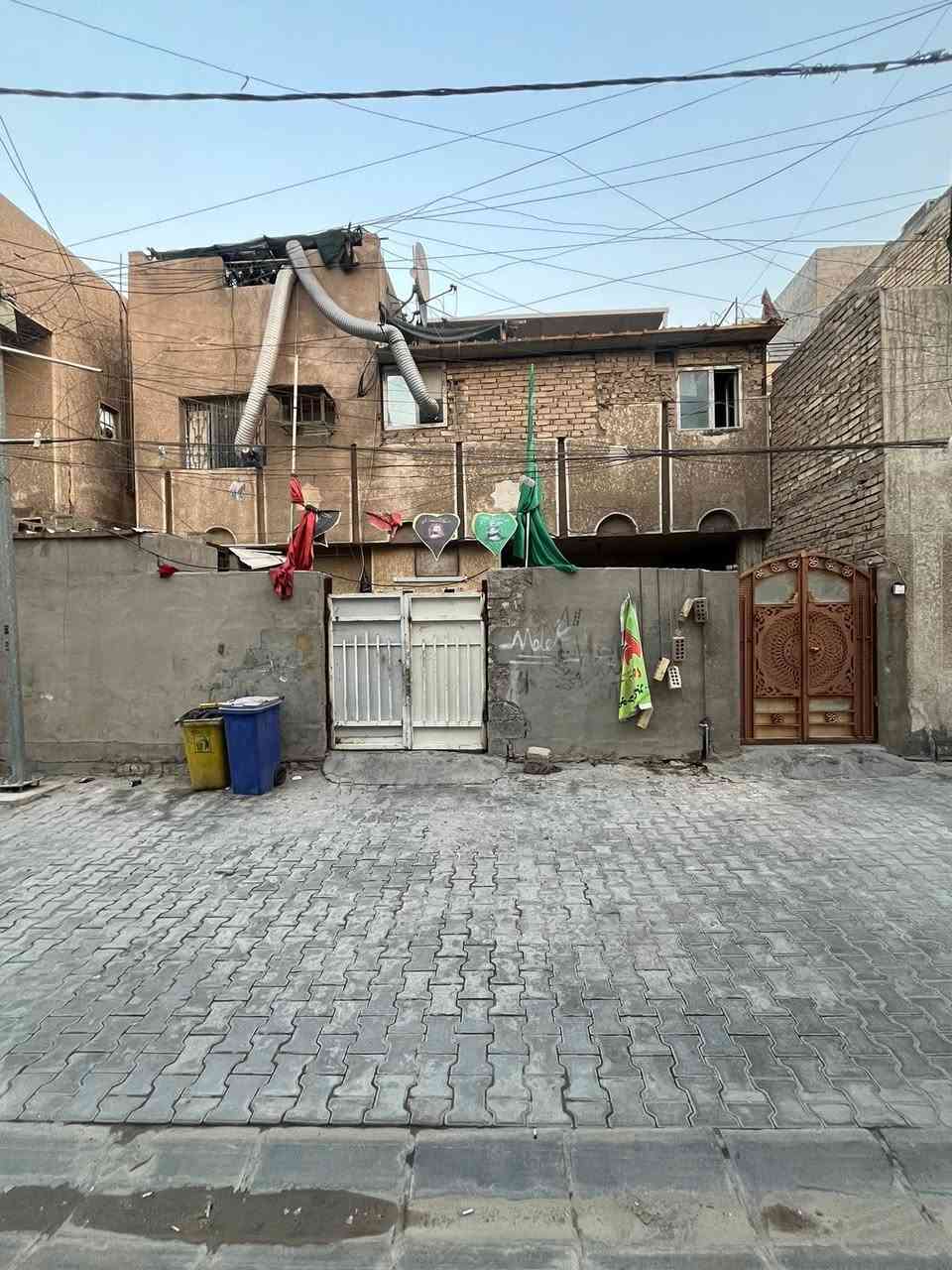 سلام عليكم دار للبيع المساحه150متر الواجه 10النزال15 
موقع البيت جامع النداء للستفسار اكثر الاتصال ***********
