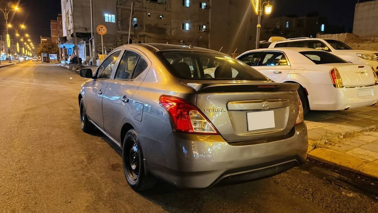 Nissan Versa 2017
نیسان ڤێرسا ​مودێل 2017 ئۆپشنی S
***********
​ ئۆتۆمبێلێکی زۆر خاوێنە، ره نگ نفتى گێڕ و مەکینە بەشەرت، ئۆتۆماتیک هەموو شتيكى به شه رت سياره كه ى توند و تؤله
بۆیاخ ٤ پارچەی بۆیاخە يه ك قرجى بچوكى پيشى هه يه
​مەکینە: 1.6 لیتر (4-Cylinder / ٤ پستۆن)
​سیستەمی دەنگ: ڕادیۆ، CD Player، Aux بەنزینی کەم و خەرجی کەم 
***********
 ٧٩ ورقه و مجاليكى برايانه 
 شوێن هەولێر أربيل, العراق

