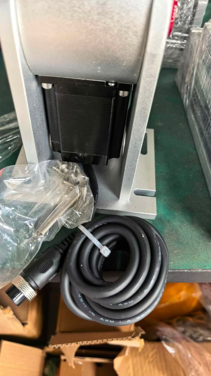 السلام عليكم 
ماكنة جديدة ما مفتوح 
 Fiber laser 70
واط  JPT 
مساحة عمل عدسات ٣ 
٣٠ في ٣٠ سم
٢٠ في ٢٠ سم 
١١ في ١١ سم 
مع راوتري مع منكنة 

بغداد حي الجهاد 
***********
